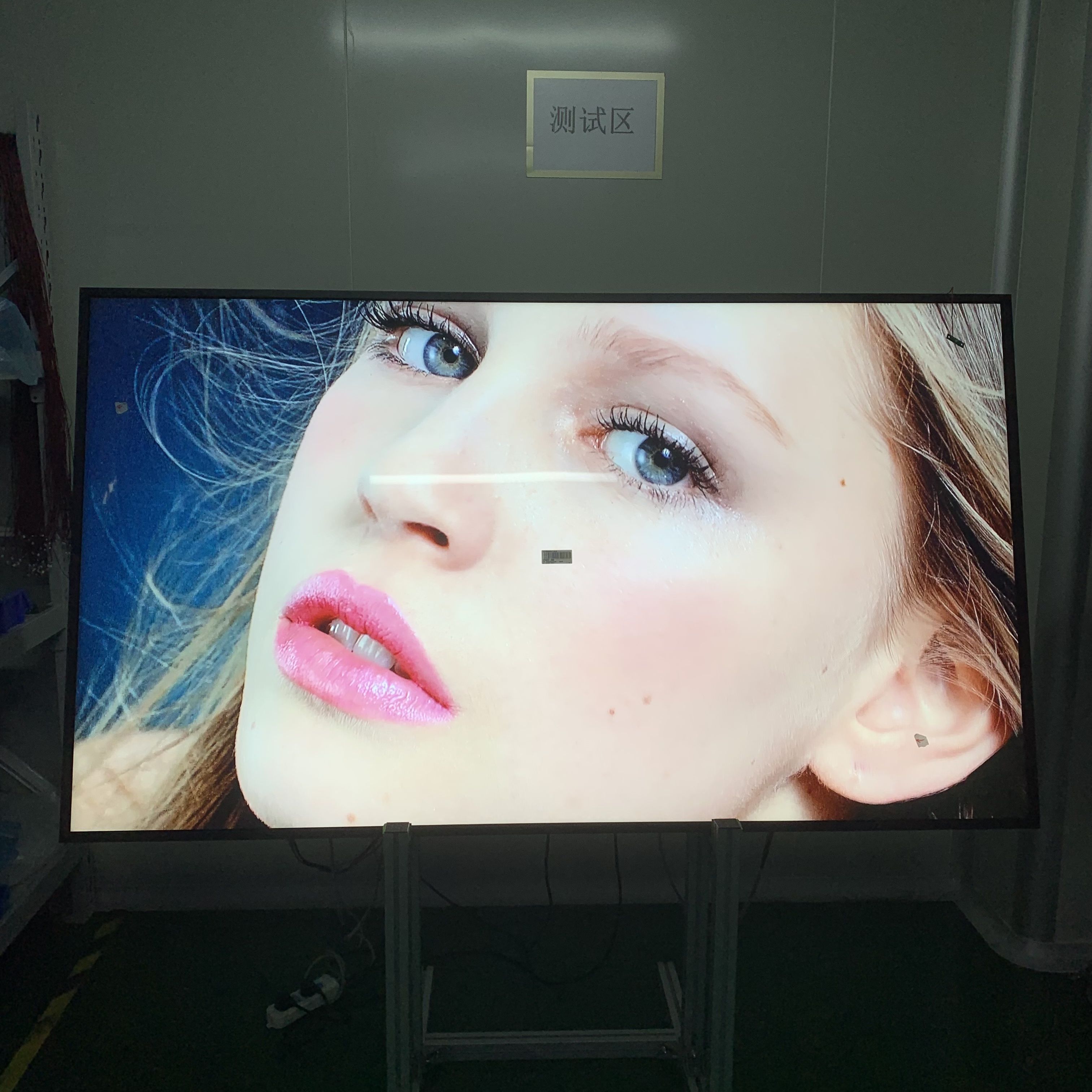 High Resolution 75inch 2000nits High Brightness LCD Monitor Panel Module Screen for Window Facing